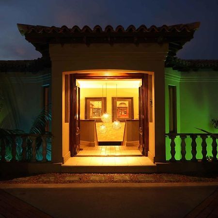กรังเดอ วิสต้าเกสท์เฮาส์ Hotel กอนูบี ภายนอก รูปภาพ